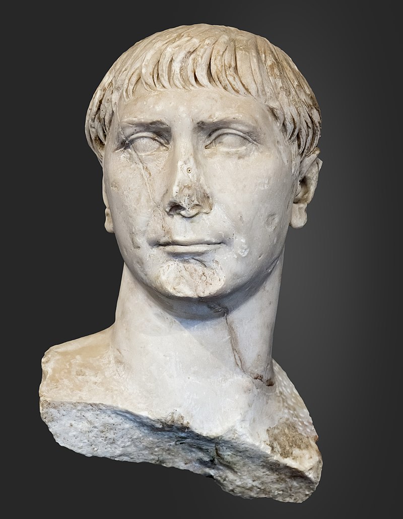Buste de Trajan d�couvert sur le site de la villa romaine de Chiragan, conserv� au mus�e Saint-Raymond de Toulouse